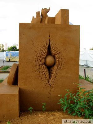 Скульптура из песка освобождение в Коломенском
