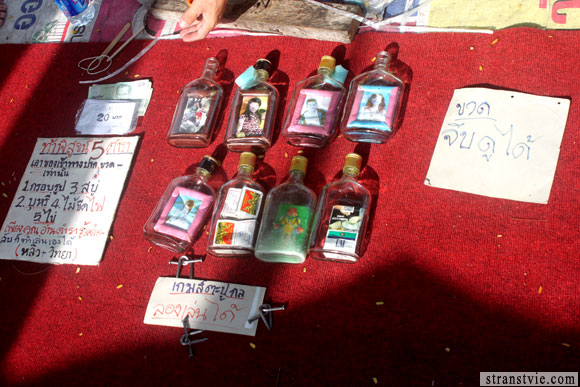 Бутылки с сувенирами